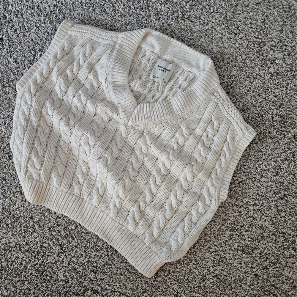 Abercrombie cable knit sweater vest cropped